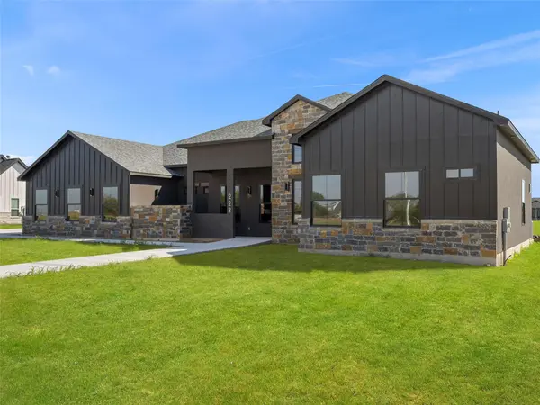 223 Double Creek LOOP, Seguin, TX 78155