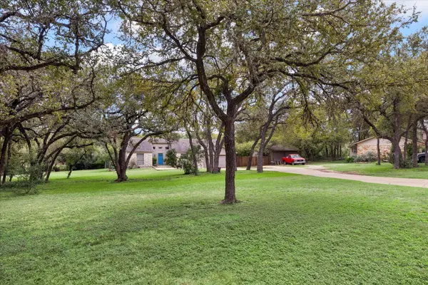 2307 Sparrow DR, Manchaca, TX 78652