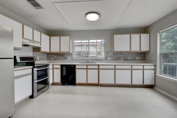 141 Masonwood DR, Kyle, TX 78640