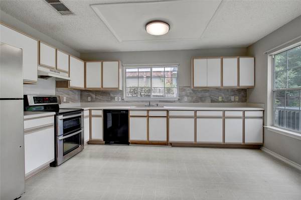 141 Masonwood DR, Kyle, TX 78640