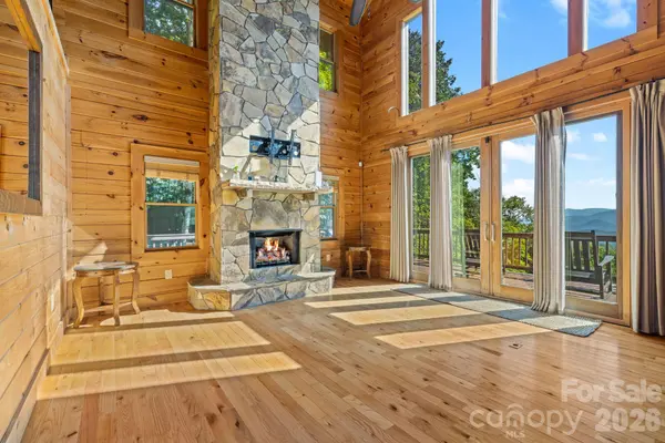 1120 Grizzly RDG, Bryson City, NC 28713