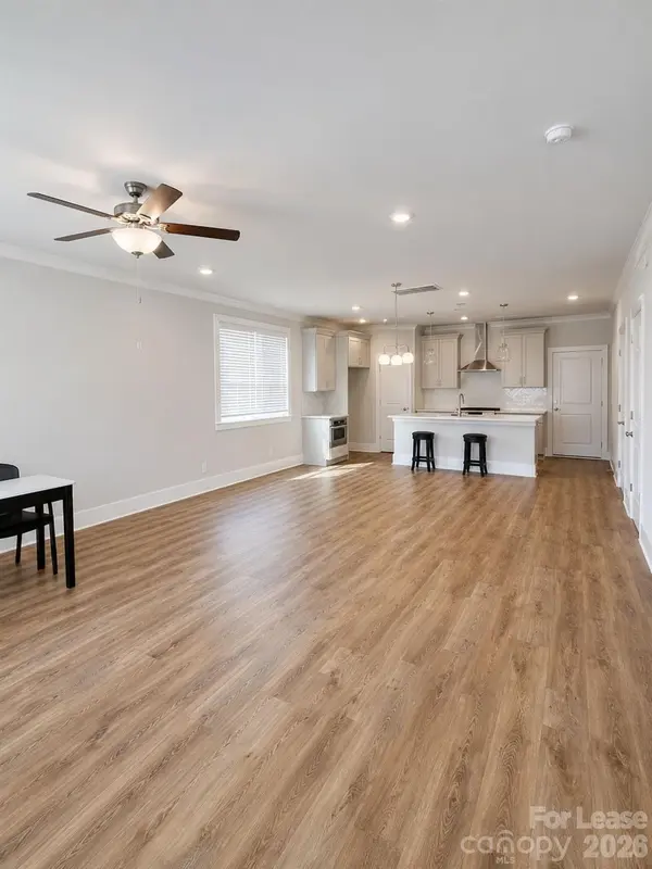 4638 Dogwood PL, Charlotte, NC 28212