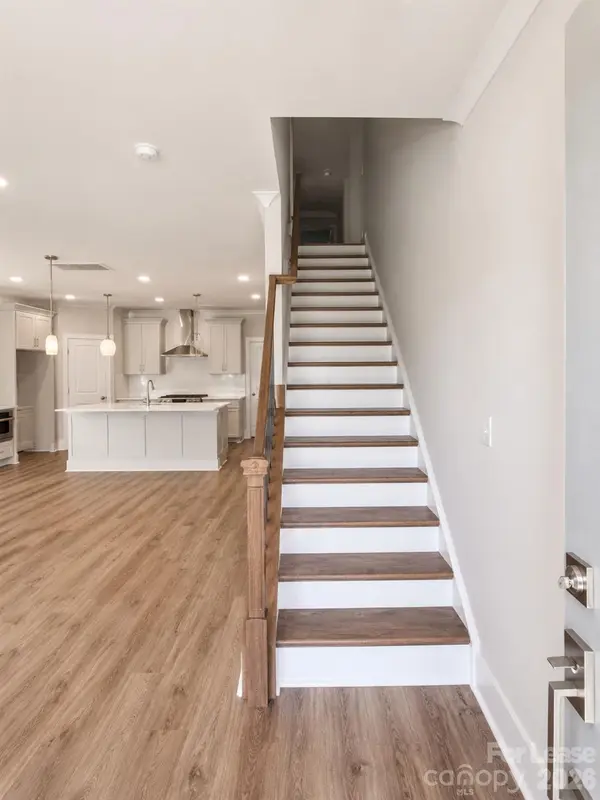 4638 Dogwood PL, Charlotte, NC 28212