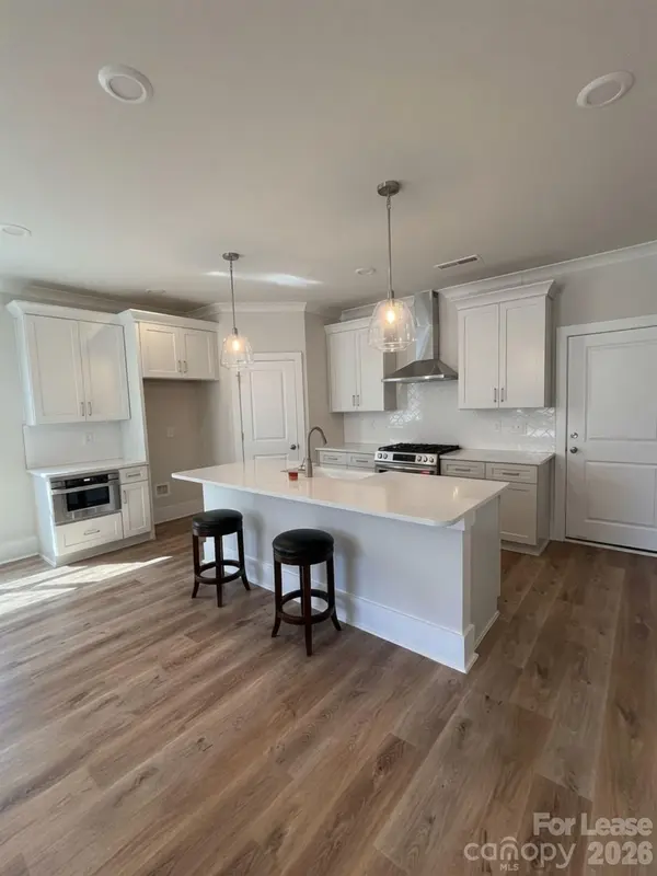 4638 Dogwood PL, Charlotte, NC 28212