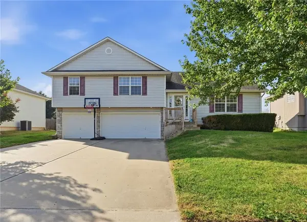 1009 Granada DR, Raymore, MO 64083