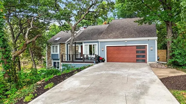 7611 Park ST, Lenexa, KS 66216
