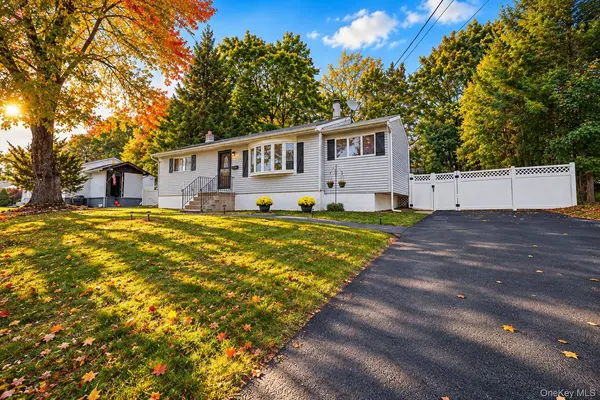 45 Sunset DR, Walden, NY 12586