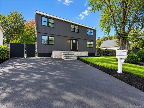6 Sportsman CT, Shirley, NY 11967