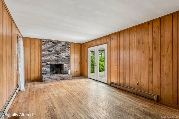 5 Edwin LN, Huntington, NY 11743