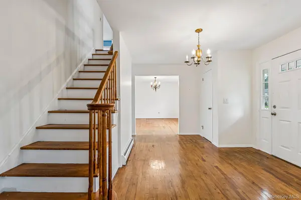 5 Edwin LN, Huntington, NY 11743