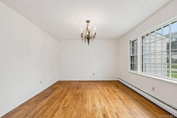 5 Edwin LN, Huntington, NY 11743