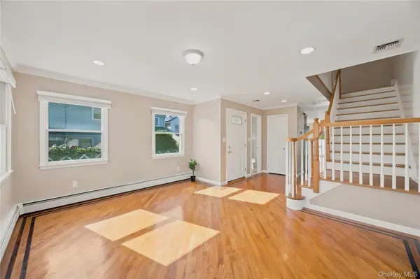 33 3rd AVE, New Hyde Park, NY 11040