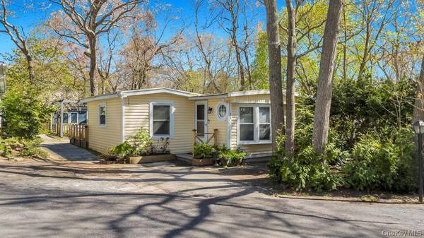 229 W Montauk HWY #87A, Hampton Bays, NY 11946