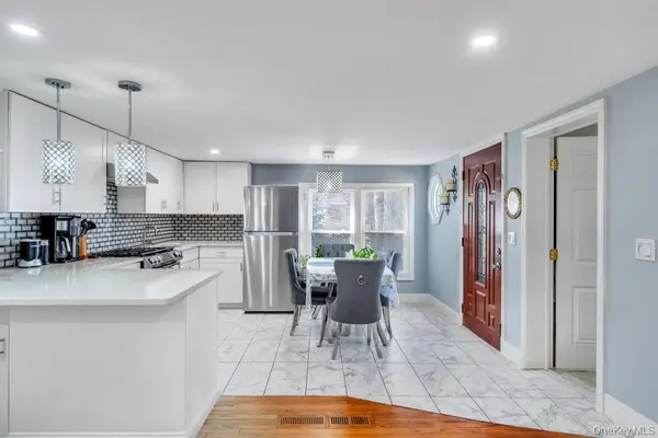 229 W Montauk HWY #87A, Hampton Bays, NY 11946