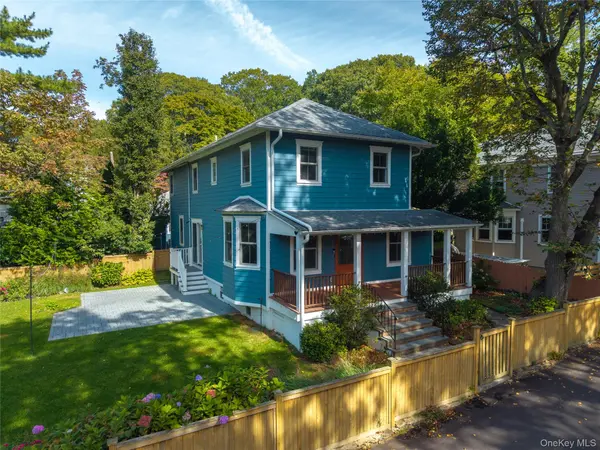18 20th AVE, Sea Cliff, NY 11579