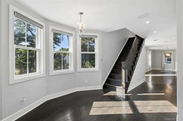 18 20th AVE, Sea Cliff, NY 11579