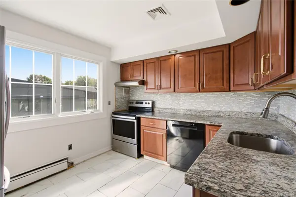 171 Oakfield AVE, Dix Hills, NY 11746
