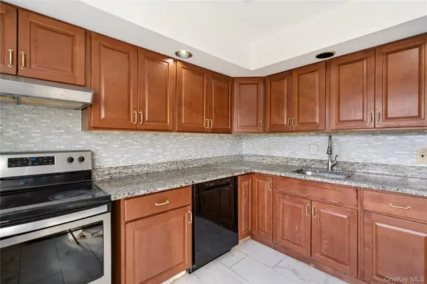 171 Oakfield AVE, Dix Hills, NY 11746