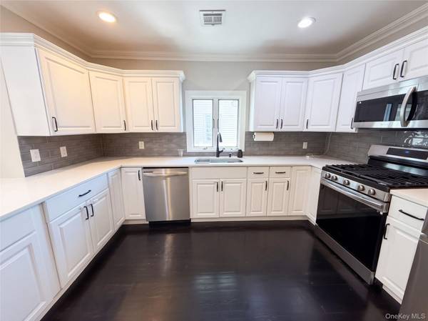 116 S Clinton AVE, Bay Shore, NY 11706
