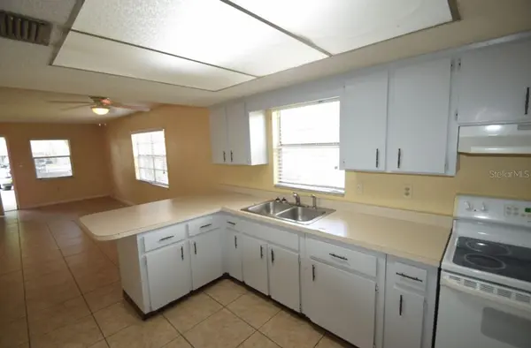 830 SHIRLEY ANN TRL, Lakeland, FL 33809