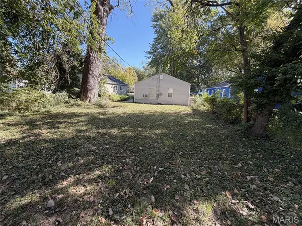 9825 Winkler DR, Unincorporated, MO 63136