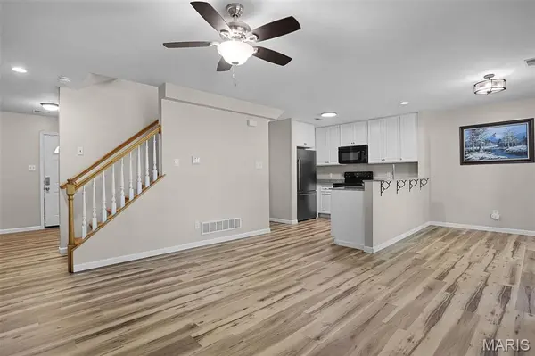 401 Birchwood CT, Washington, MO 63090