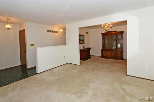560 Running Creek DR, Ballwin, MO 63021