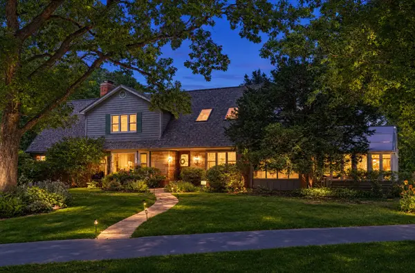 27W118 Cove LN, Warrenville, IL 60555