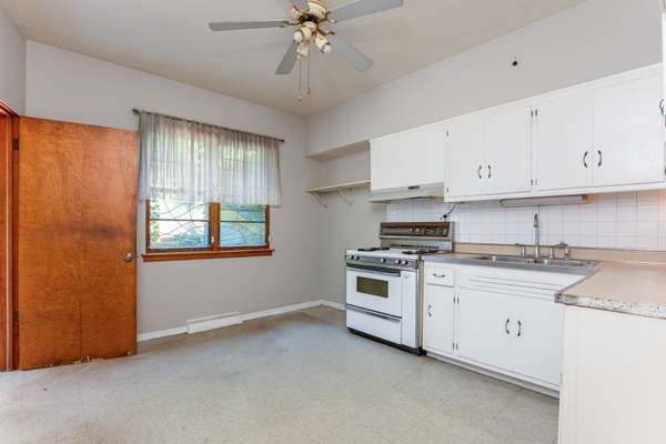 11347 S Saint Lawrence AVE, Chicago, IL 60628