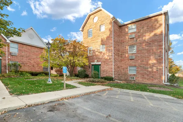 551 Leah LN #3C, Woodstock, IL 60098