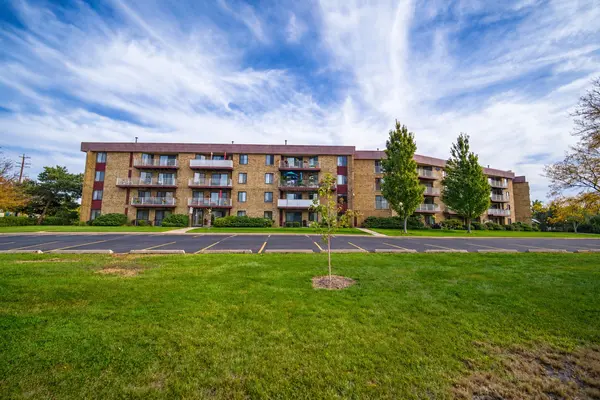 5400 Astor LN #103, Rolling Meadows, IL 60008