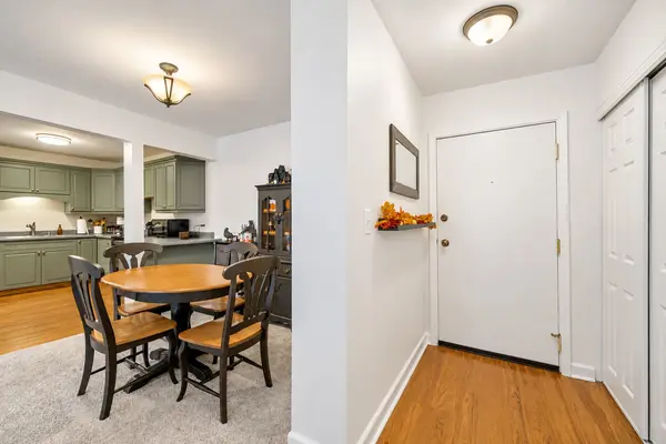 5400 Astor LN #103, Rolling Meadows, IL 60008