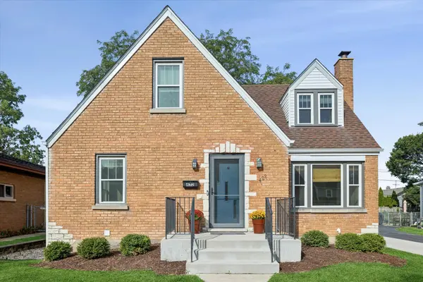 422 S Harvard AVE, Villa Park, IL 60181