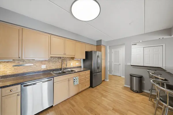 6807 N Milwaukee AVE #405, Niles, IL 60714