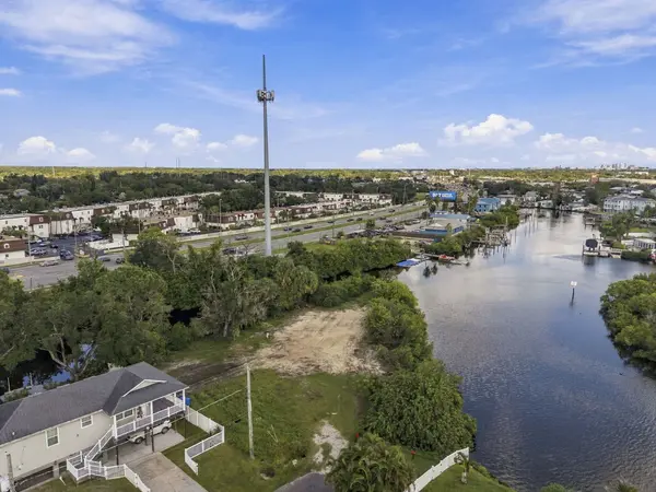 9101 Brunswick LN, Tampa, FL 33615
