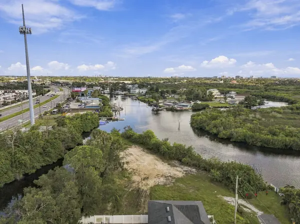9101 Brunswick LN, Tampa, FL 33615