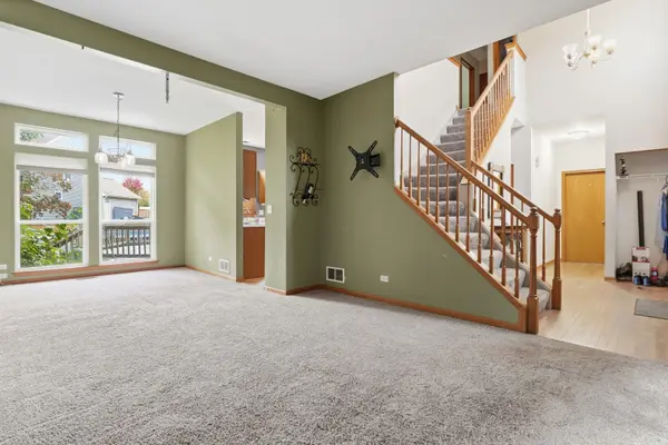 219 S Primrose LN, Round Lake, IL 60073