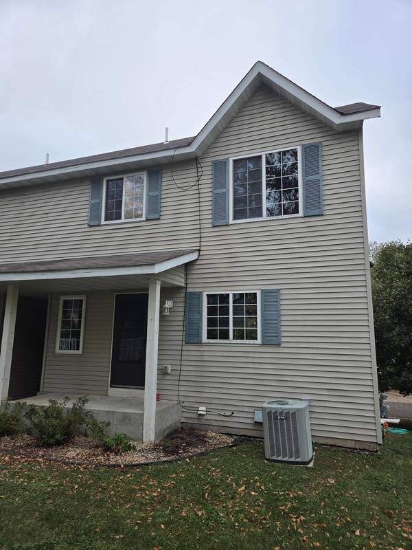 12 City View LN, Saint Paul, MN 55107