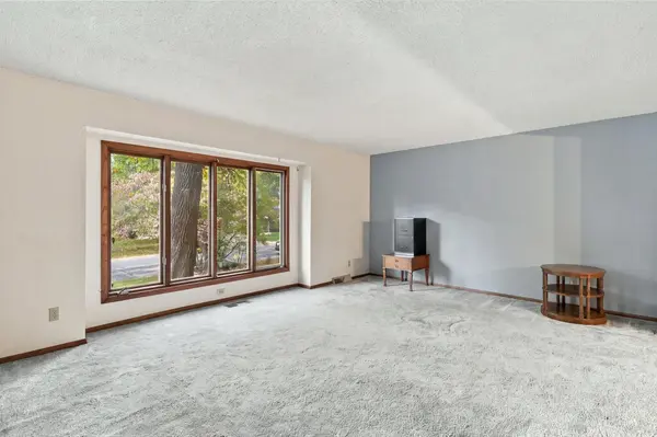 313 Brandywine DR, Burnsville, MN 55337