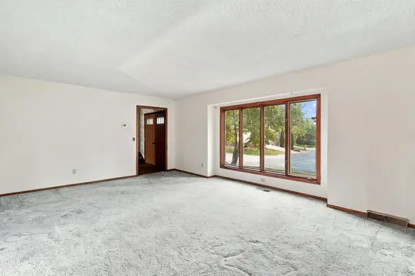 313 Brandywine DR, Burnsville, MN 55337