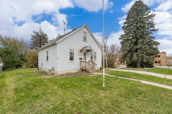 104 1st ST NE, New Prague, MN 56071