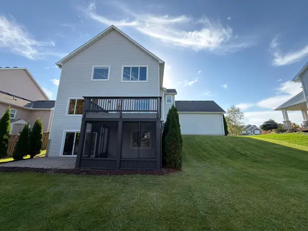 1120 Francesca CT, Chaska, MN 55318