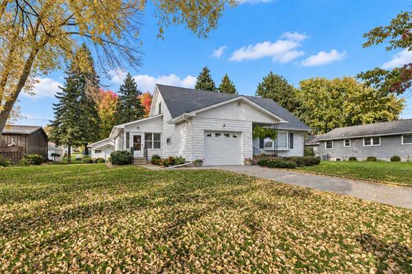 507 1st ST SW, Madelia, MN 56062