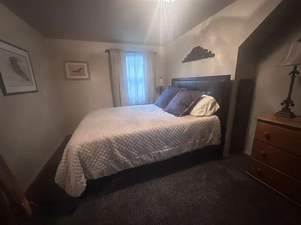 1597 OAKRIDGE RD, Neenah, WI 54956
