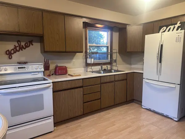 1597 OAKRIDGE RD, Neenah, WI 54956