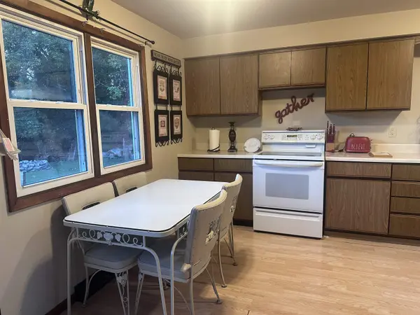 1597 OAKRIDGE RD, Neenah, WI 54956