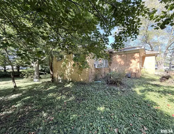 606 CHERRY ST, Abingdon, IL 61410