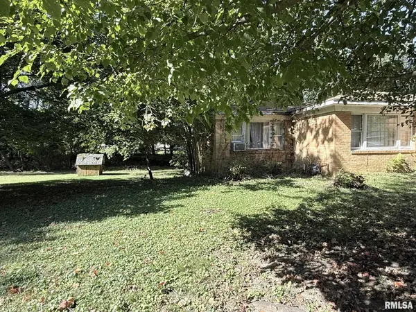 606 CHERRY ST, Abingdon, IL 61410