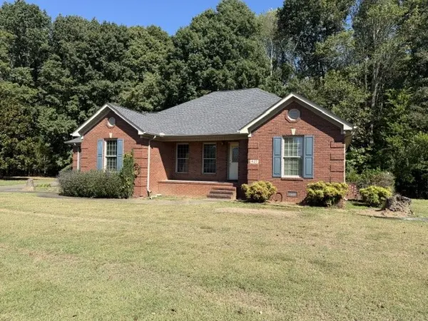 427 Bridlewood Dr, Fayetteville, TN 37334