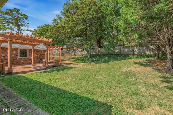 220 Sutton Lane, Knoxville, TN 37909